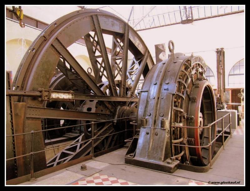 Foto is genomen in het voormalige Schacht machine gebouw lift, van de Mijn Winterslag. © www.gluckauf.nl