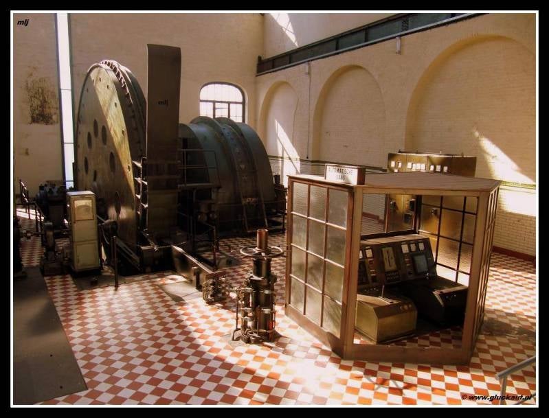 Foto is genomen in het voormalige Schacht machine gebouw lift, van de Mijn Winterslag. © www.gluckauf.nl