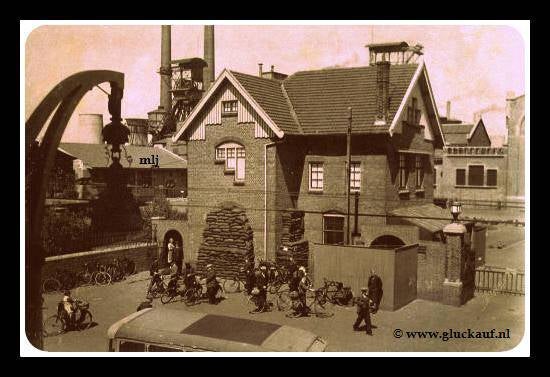 Zandzakken voor d eramen van de Stm.Emma. In de meidagen van 1940.© www.gluckauf.nl