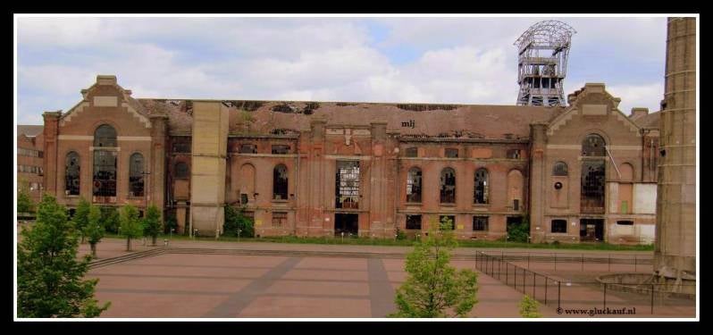 Voormalige mijn Zolder. Met de schacht en de watertoren. © www.gluckauf.nl