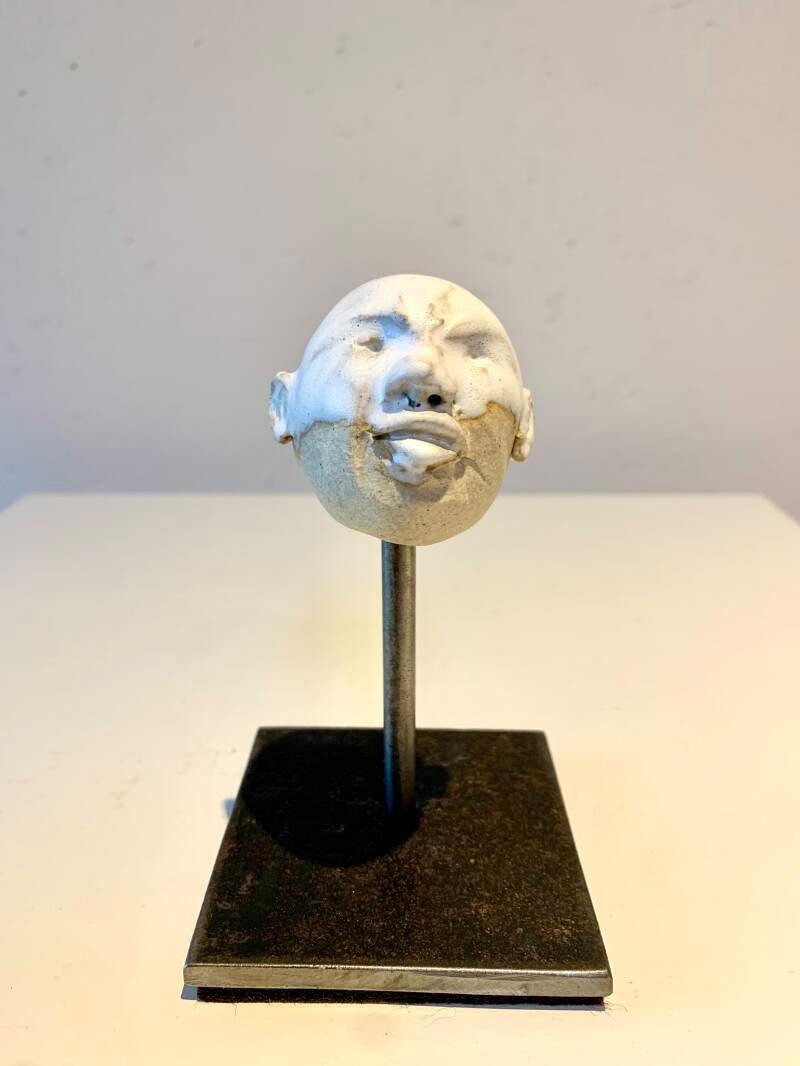 Louis h: 11cm b: 7cm 45 euro