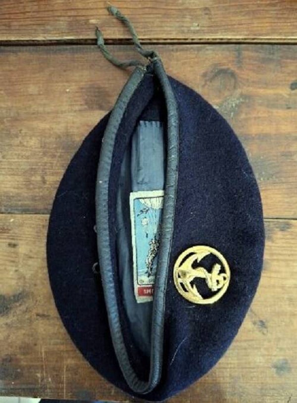 beret bleu marine Commando avec son insigne années 1970/80