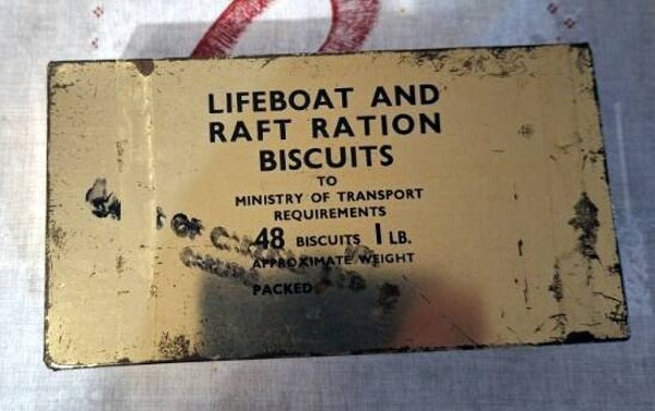 Rare boite de ration de survie canots de secours royal navy anglais WW2
