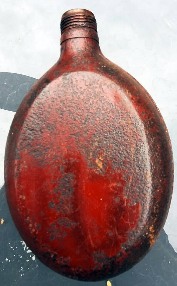 Corps de gourde laqué rouge allemand ww2