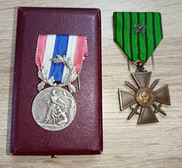 Croix de guerre vichy 1939 + médaille argent massif police