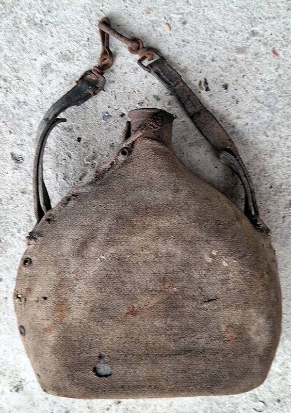 Gourde modèle 35 avec paire de sanglons modèle 35 FRANCE 40 WW2