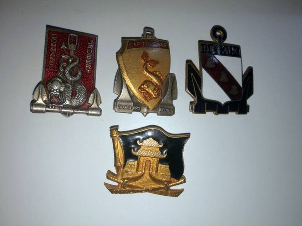 lot Numéro 2 de 4 insignes marine Indochine