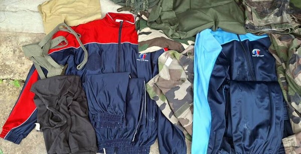 Lot uniformes divers et sport armée de terre française