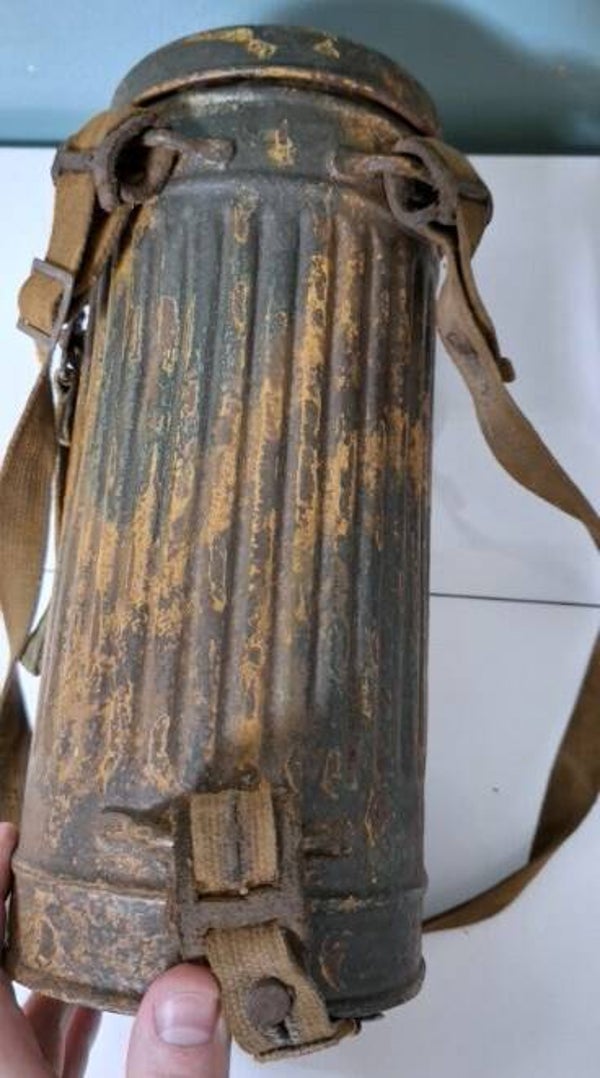 magnifique ensemble boitier camouflé 3 tons + masque allemand ww2