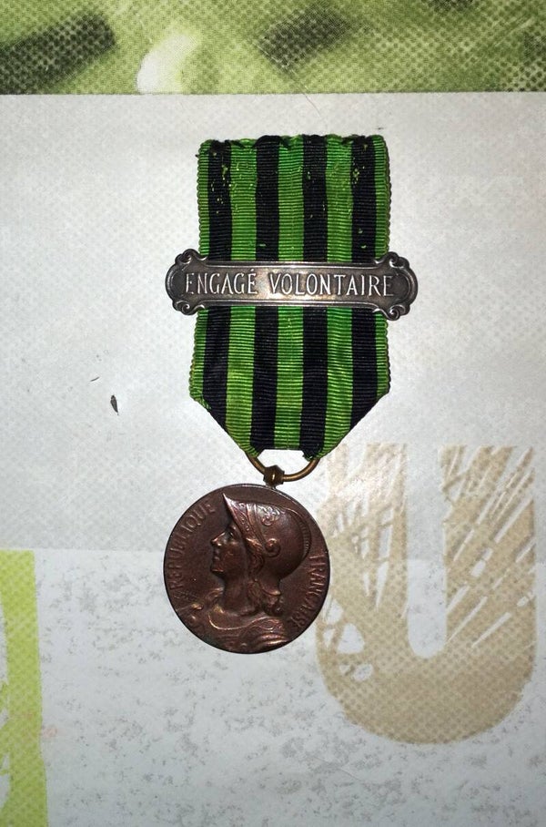Médaille commémorative guerre 1870-71 avec agrafe argent engagé volontaire