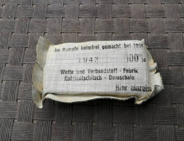 pansement allemand ww2 daté 1943