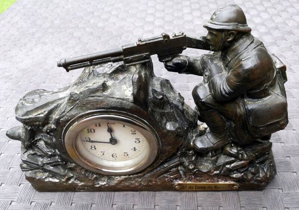 Pendulette militaire soldat français tireur FM24/29 ww2