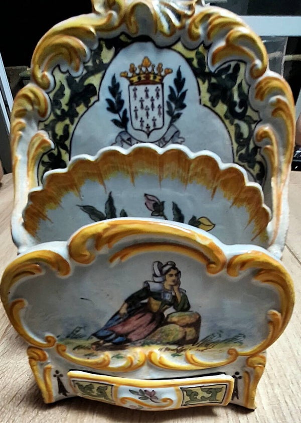 Jolie Range Courrier bureau faïence Desvres décor breton  géo martel XXème