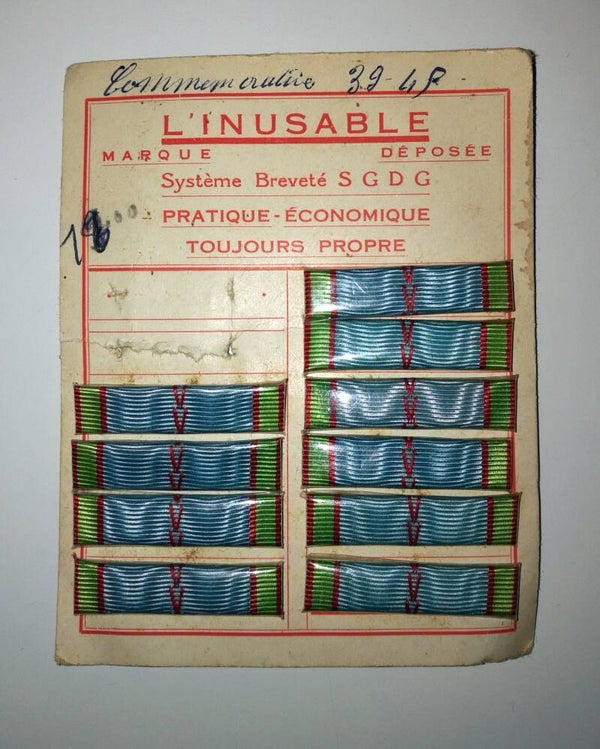 une Barrette de rappel épingle pour la Médaille COMMÉMORATIVE DE LA GUERRE 39-45