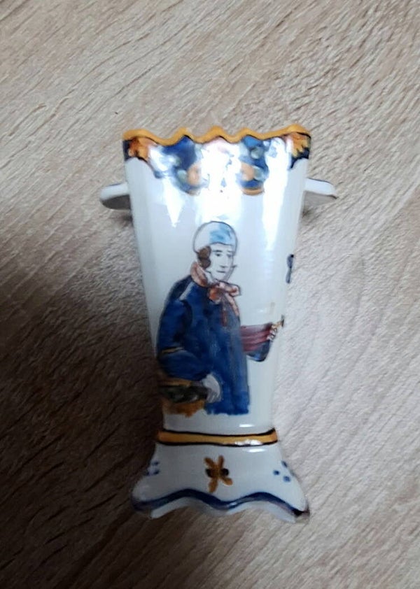Petit Vase cornet  faïence Desvres décor breton XIXème/XXème