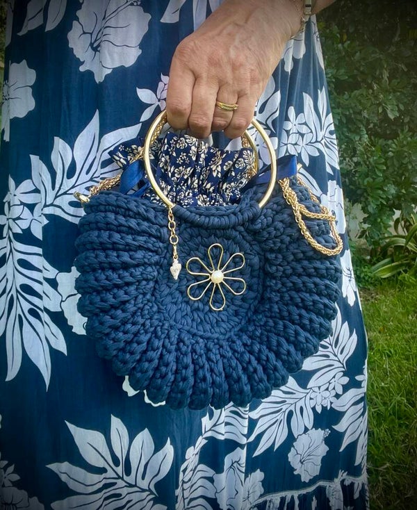 PUPU TARATONI marine et doré