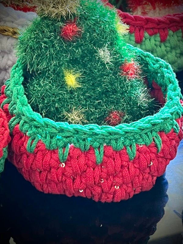 Corbeille Noël rouge et vert 3 Tawashis