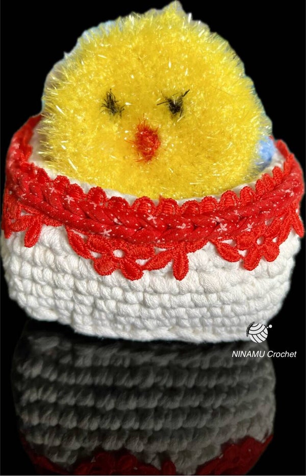 Corbeille blanche et rouge avec 6 Tawashis