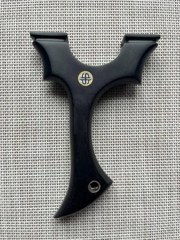 SAVIOR Custom Slingshot OTT. 90mm.