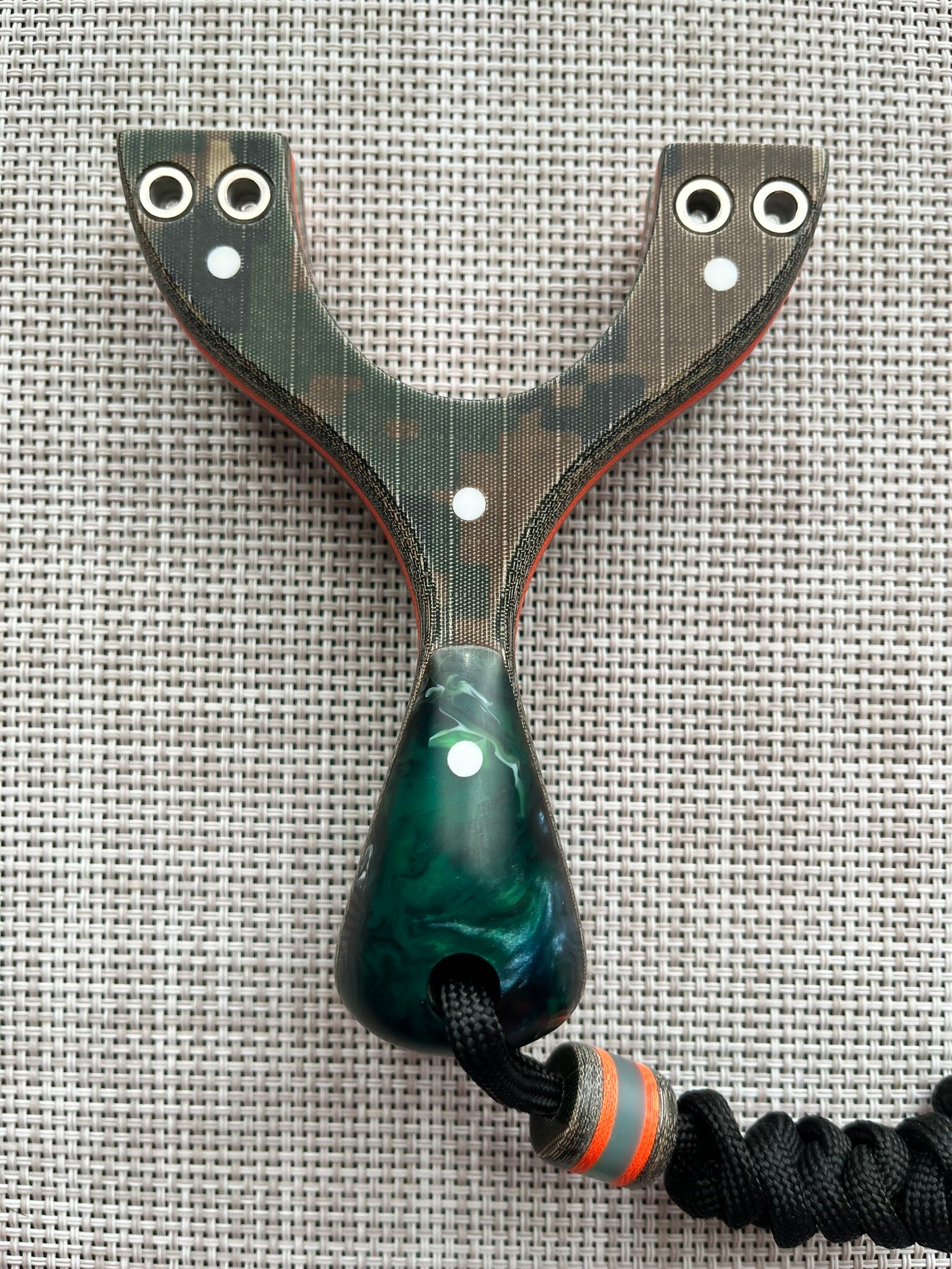 JEK REBBIT Custom Slingshot OTT. 90mm.