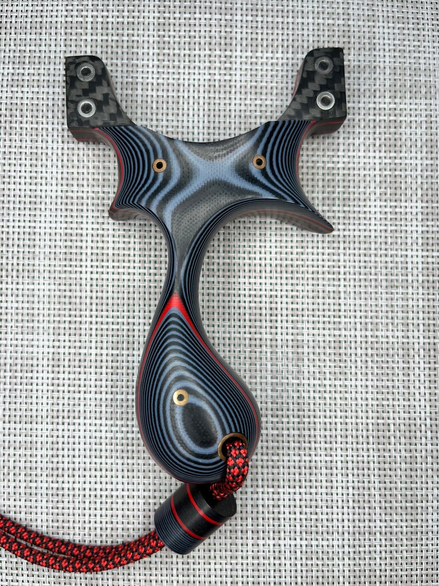 S-ROBIN G3 Custom Slingshot TTF. Left Hand Hold. 85mm.