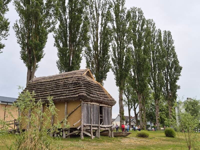 2026-05-10_hoeriwanderung_pfahlbau_2-standard.jpg
