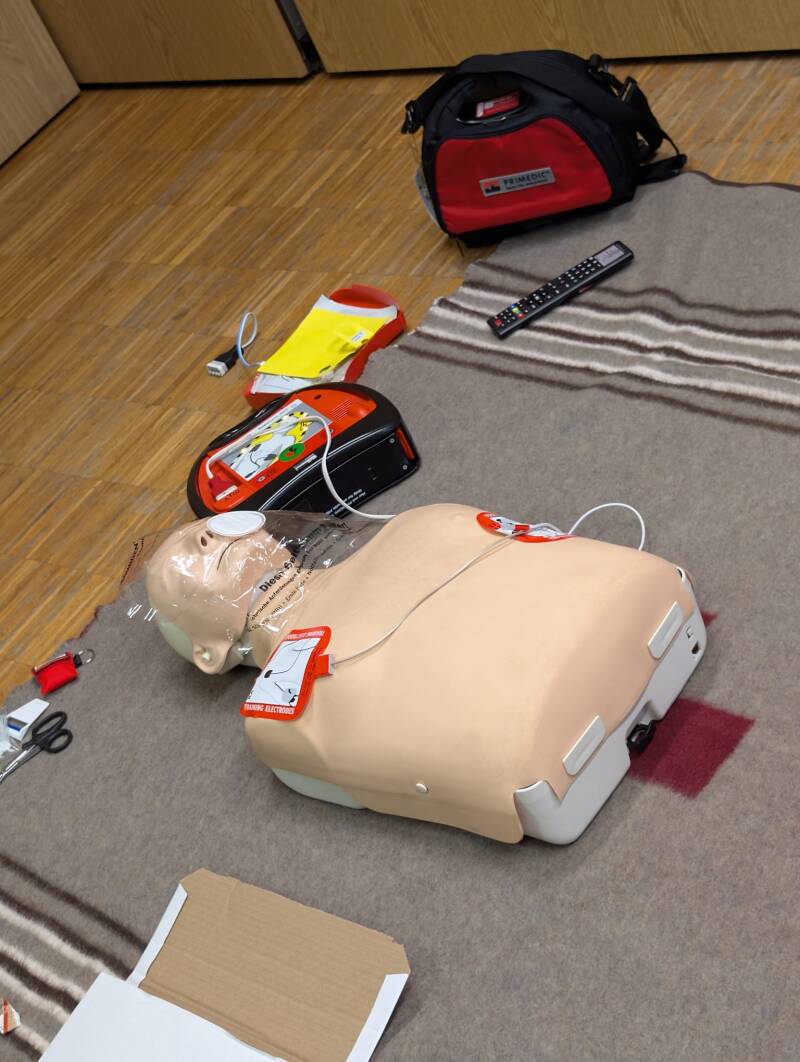Demonstration des Defibrillators