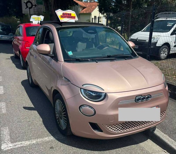 A SAISIR Fiat 500 E CABRIO 2022