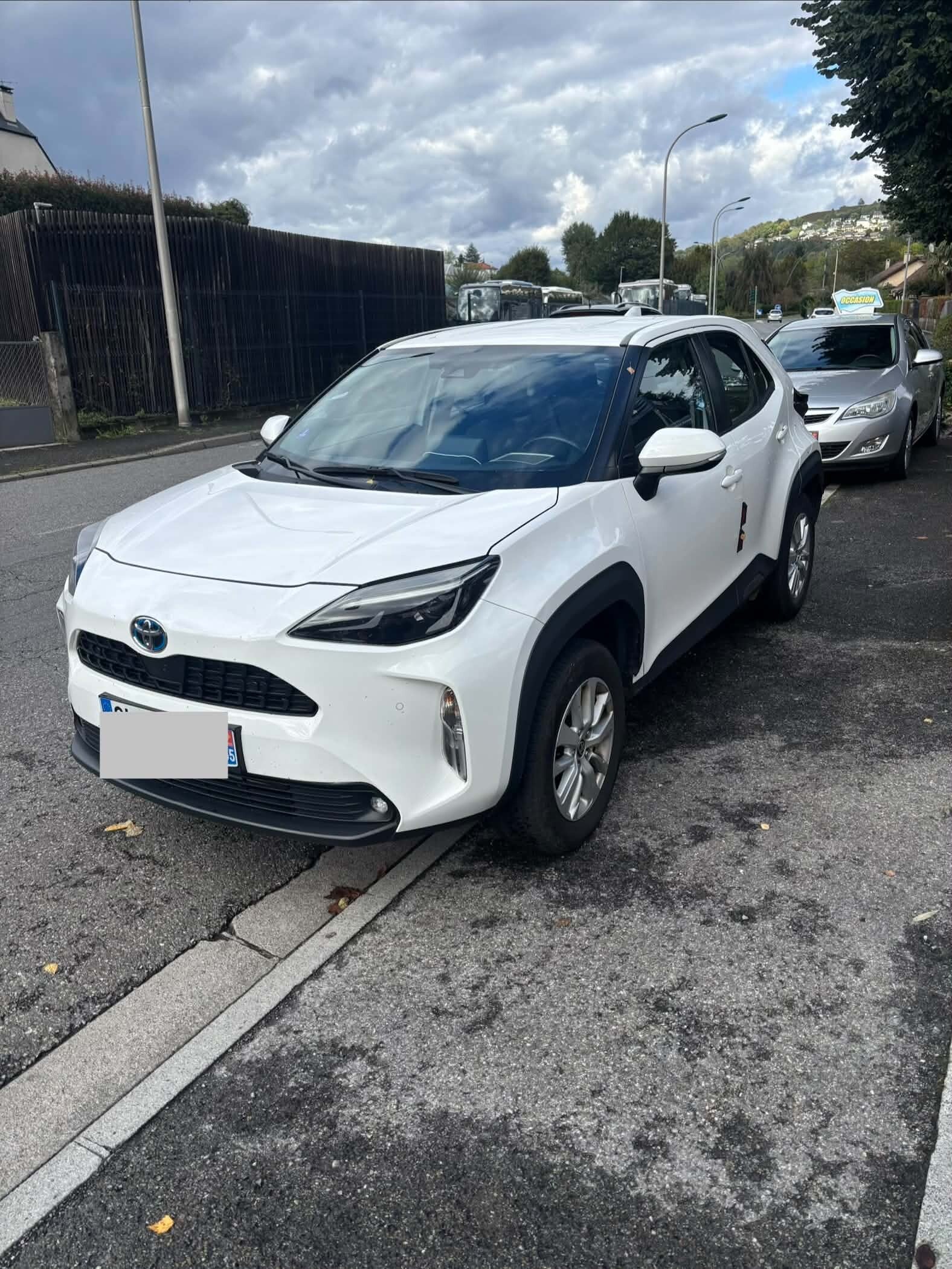 A SAISIR TOYOTA YARIS CROSS HYBRID 12/2022 43000 KM