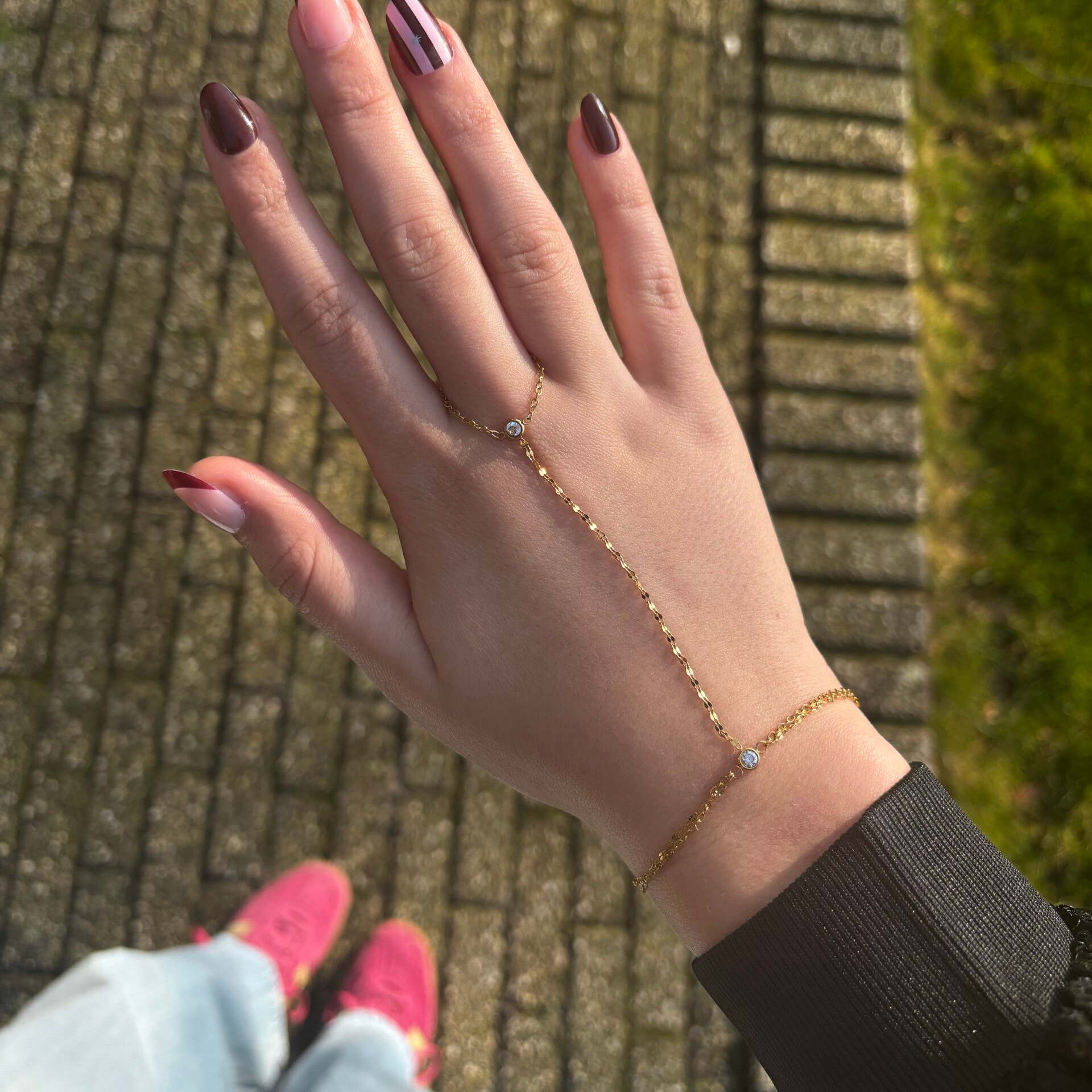 Hand chain goud