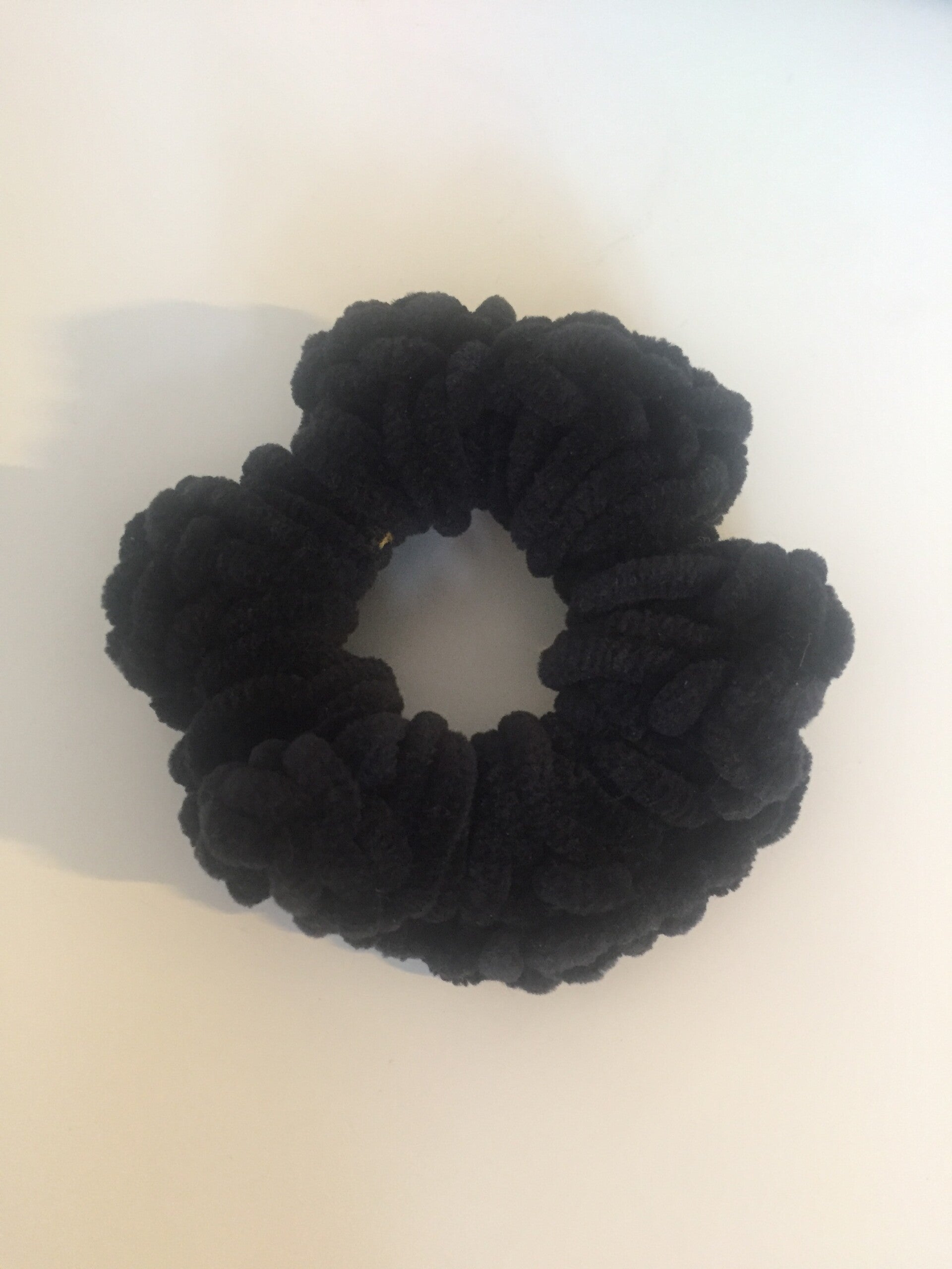 Zwart velvet scrunchie