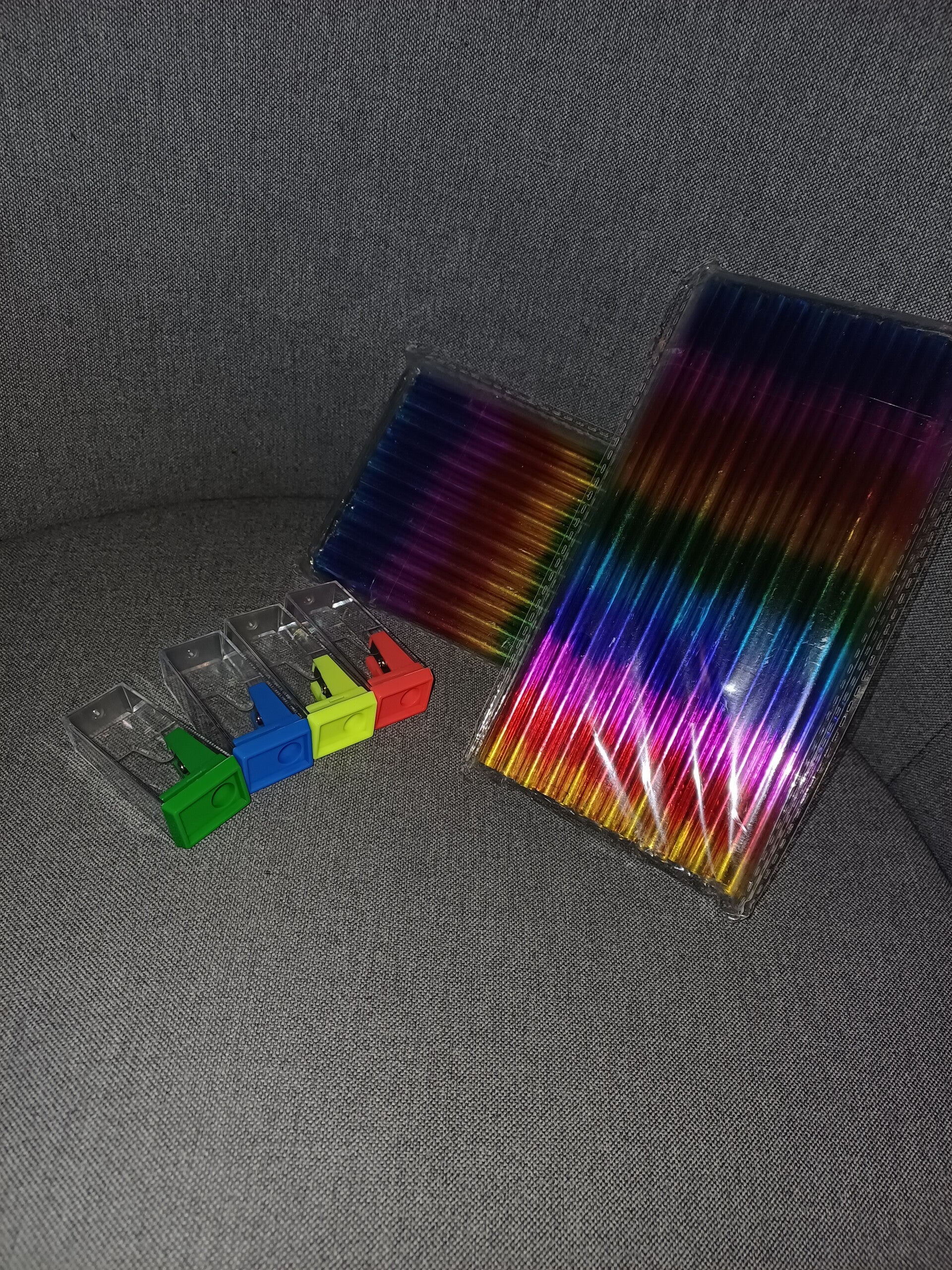 Puntenslijpers met naam en regenboogpotlood
