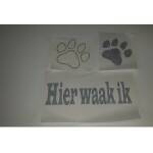 Losse sticker hier waak ik