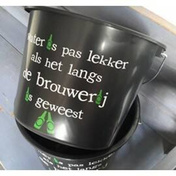 Bouwemmer met biertekst