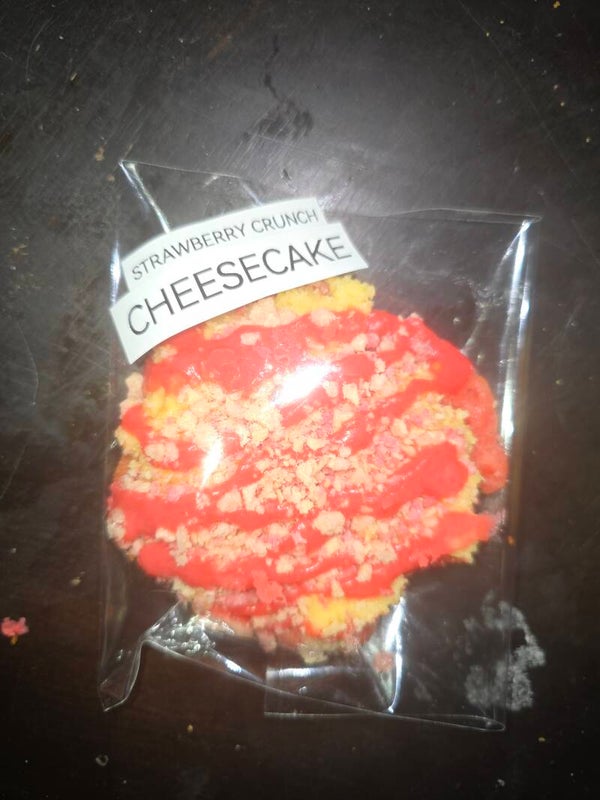 Strawberry berry crunch cheese cake cookie