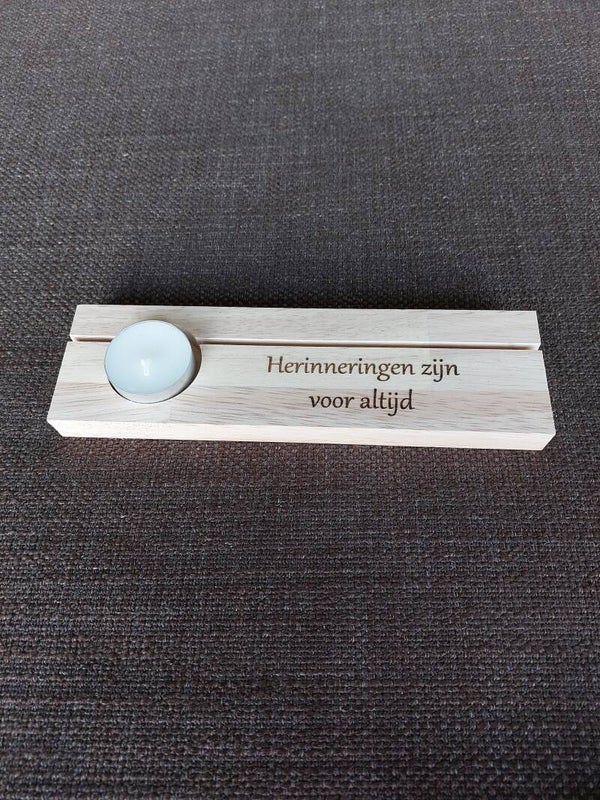 kaarthouder met plaats voor kaarsje met eigen tekstje