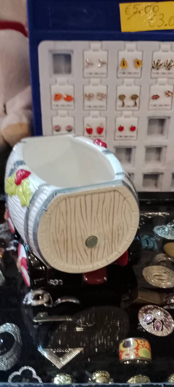 Vagone in ceramica
