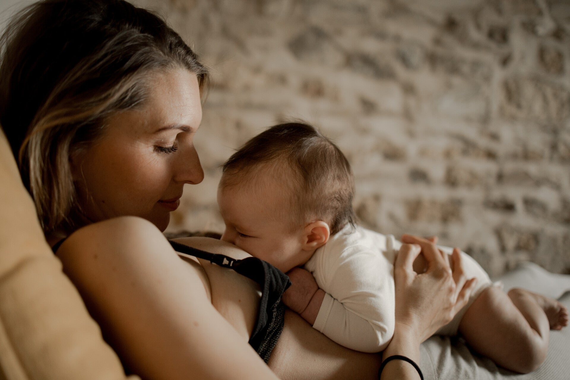 Allaiter bébé. Soutien à l'allaitement à domicile et à Caen. Consultation en allaitement, IBCLC. Douleurs mamaires, engorgement, mastite. Allaitement et baisse de lactation ou petite prise de poids de bébé.