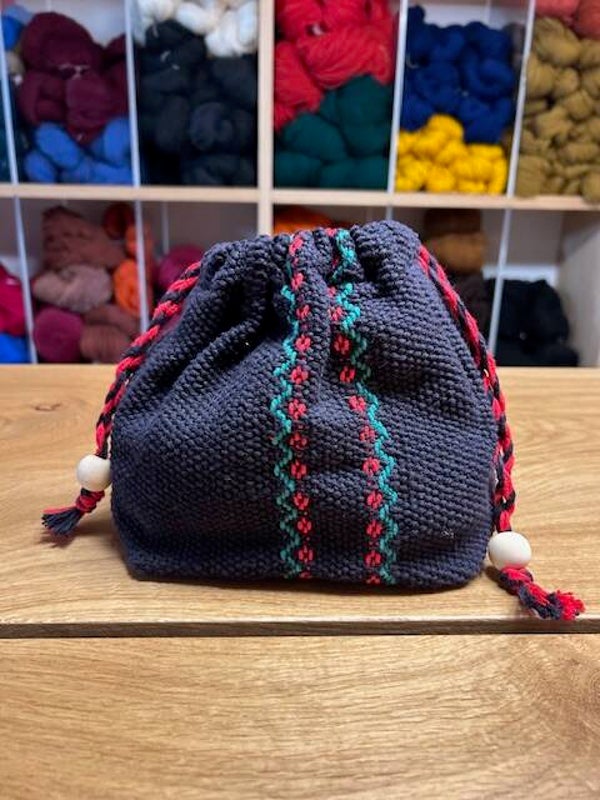 Coton noir, armure rouge et verte