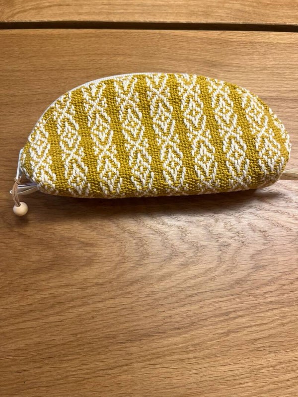 Trousse (jaune et blanc cassé)