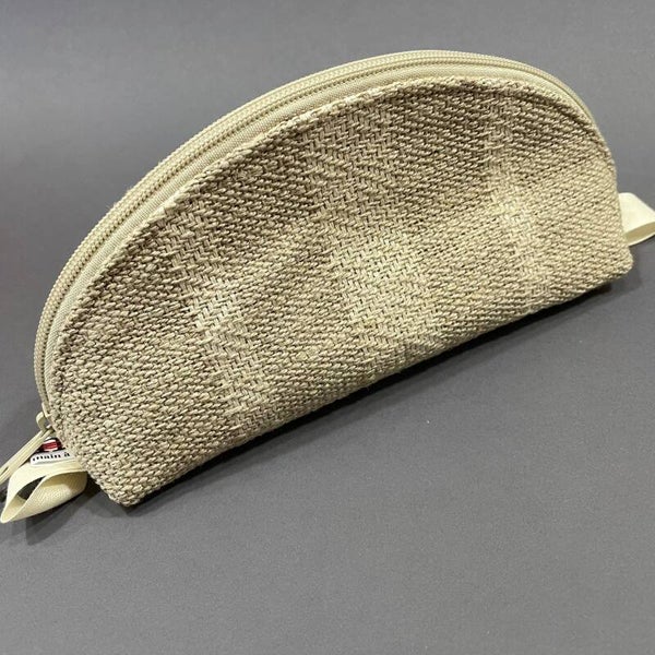 Trousse beige et blanc cassé