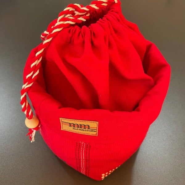 Panier à pommes de terre en robe des champs