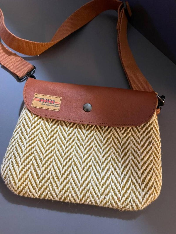 Sac à bandoulière avec parement en cuir