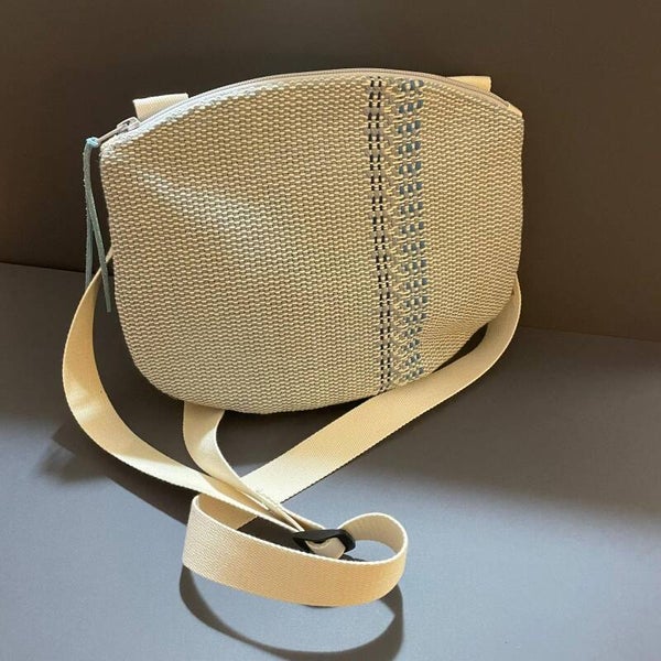 Sac à bandoulière de couleur beige