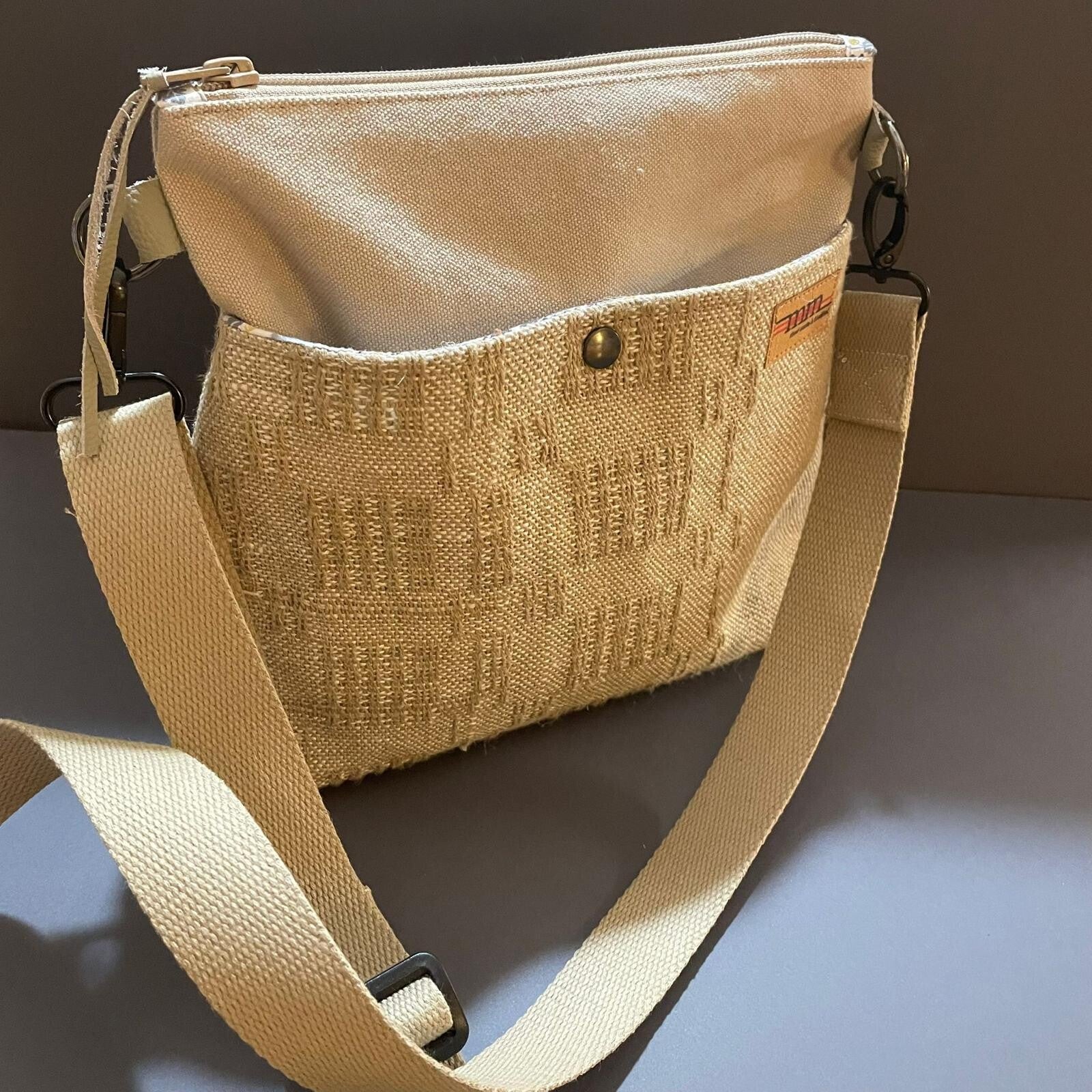 Sac à bandoulière de couleur beige