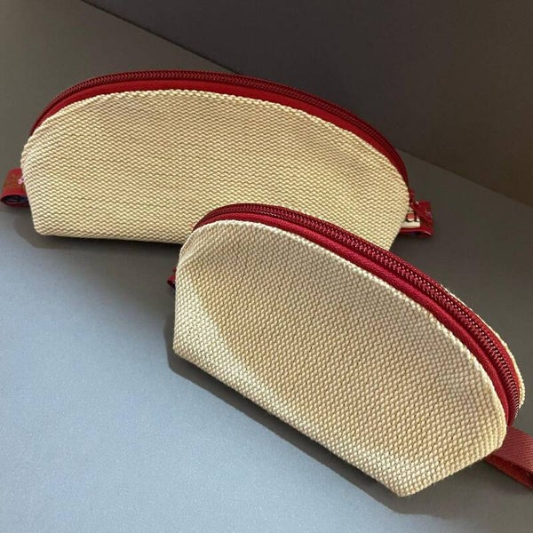 Trousses beige et rouge