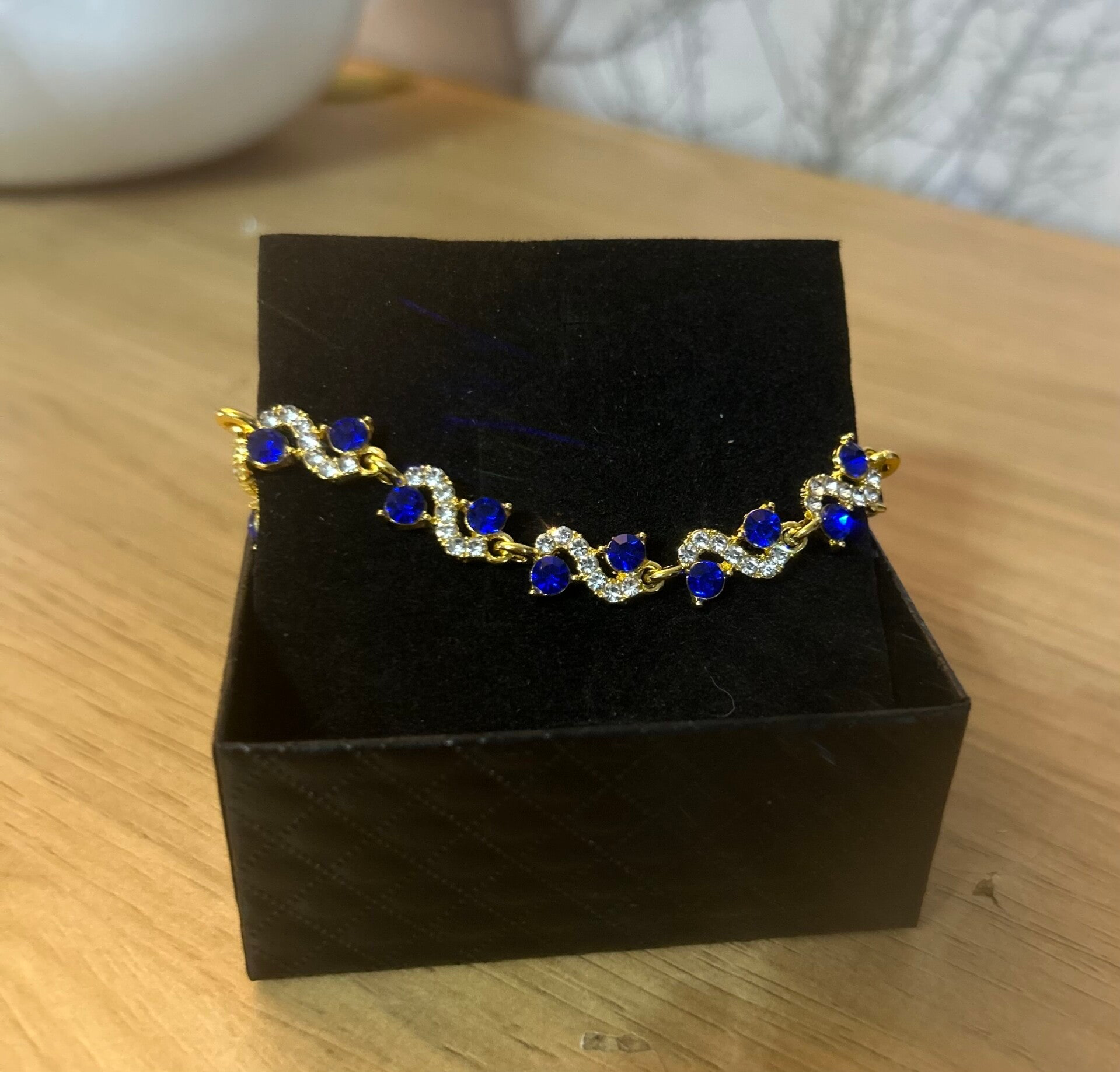 Stunning sparkly blue bracelet