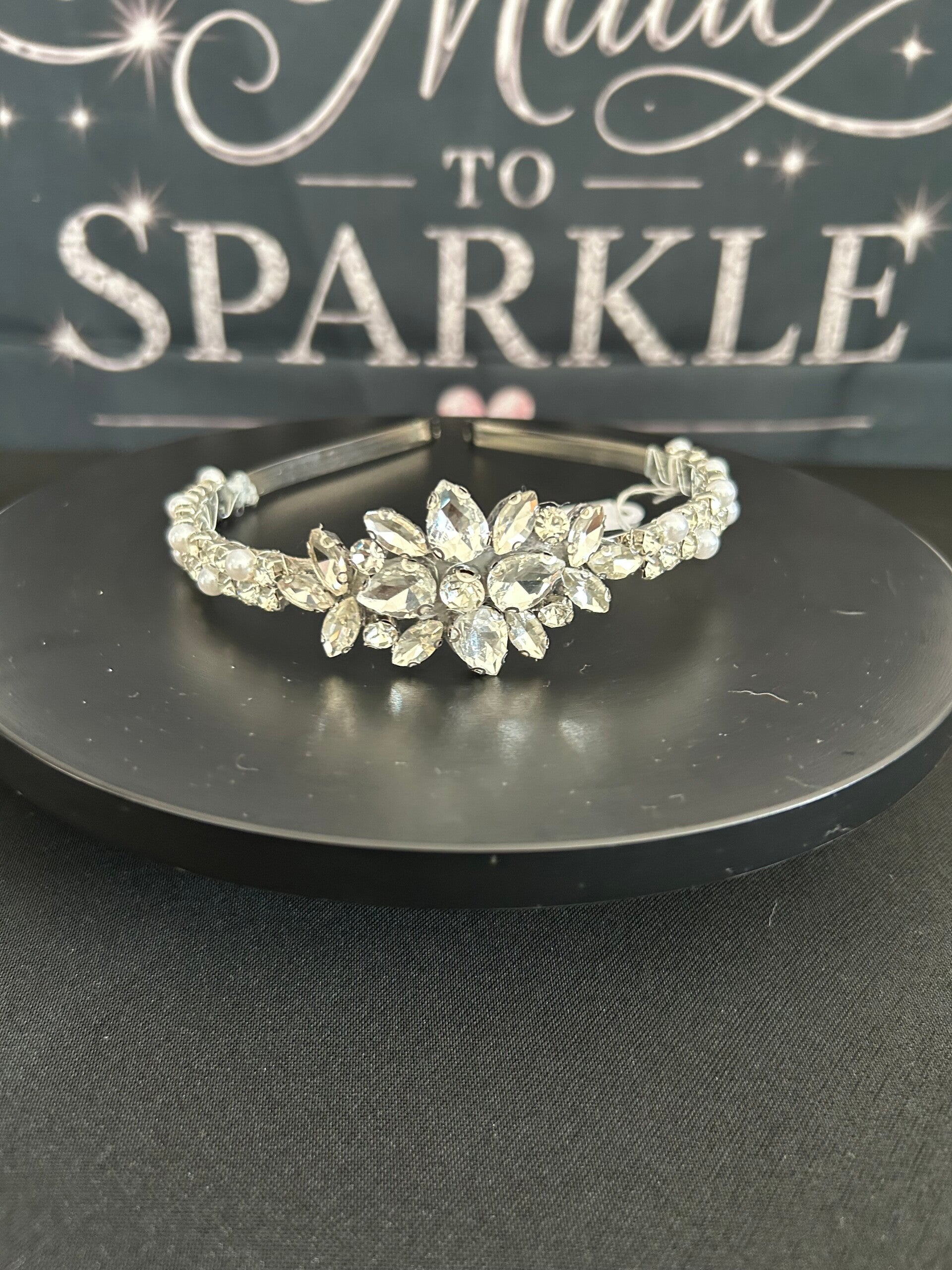 Sparkle and pearl effect headband