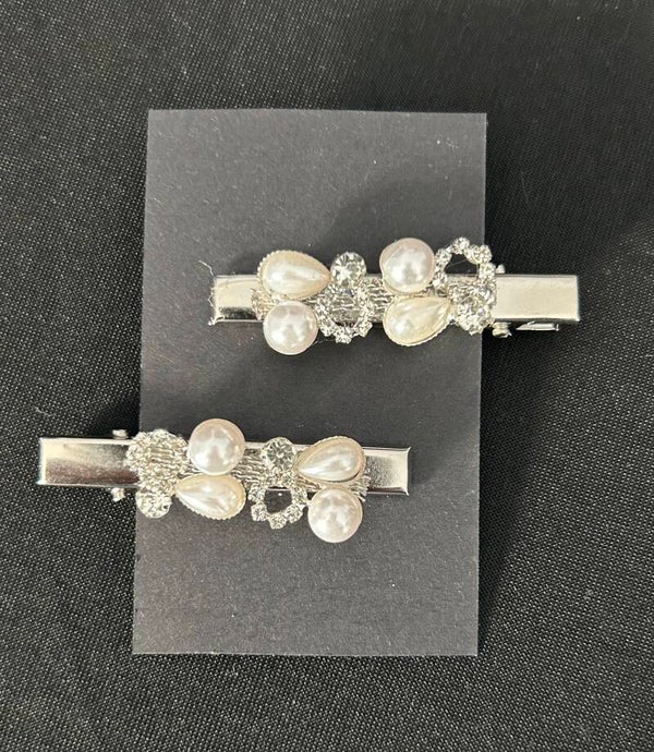 Pearl effect sparkle hair clips