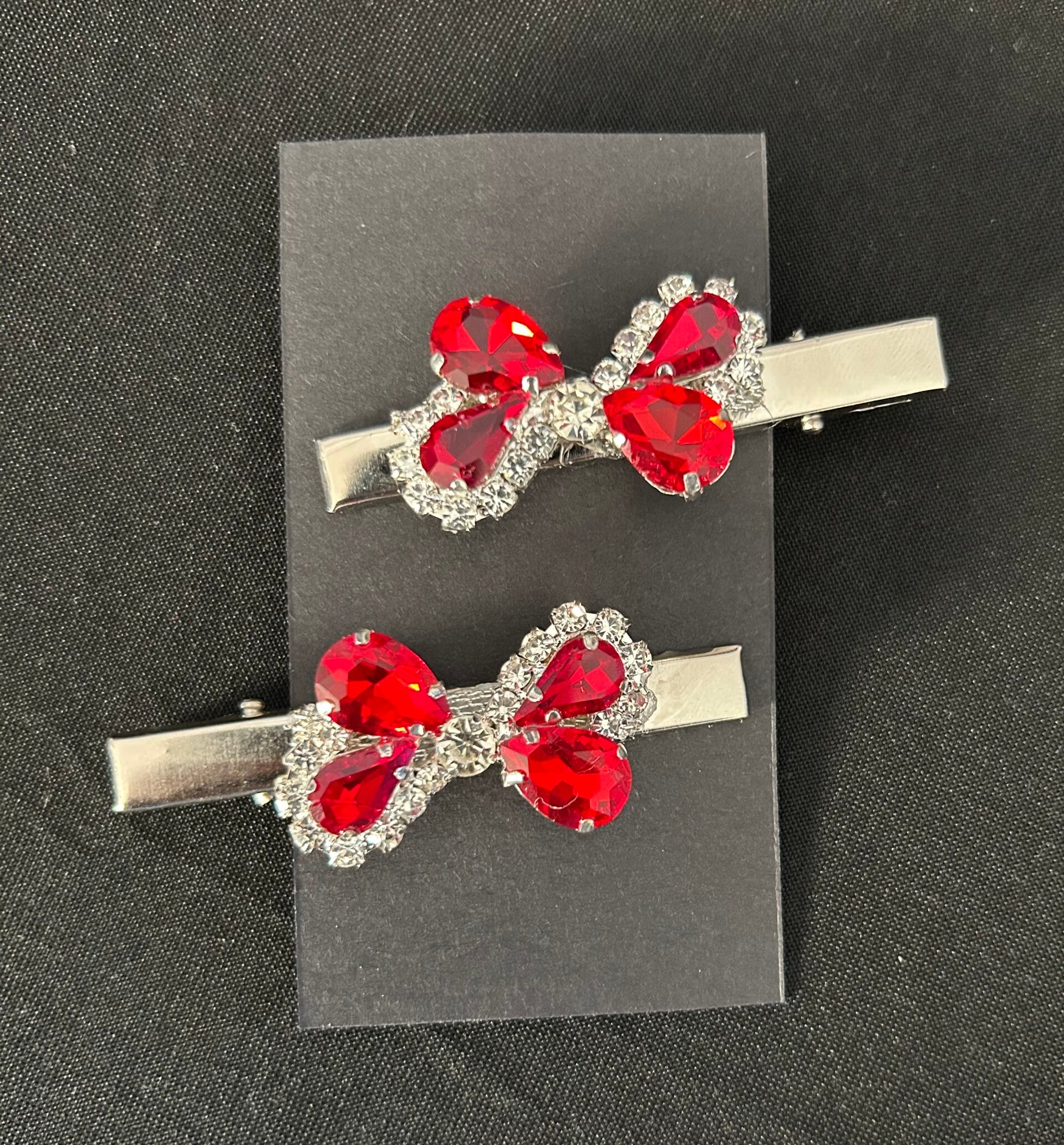 Red bow beaded hair clips